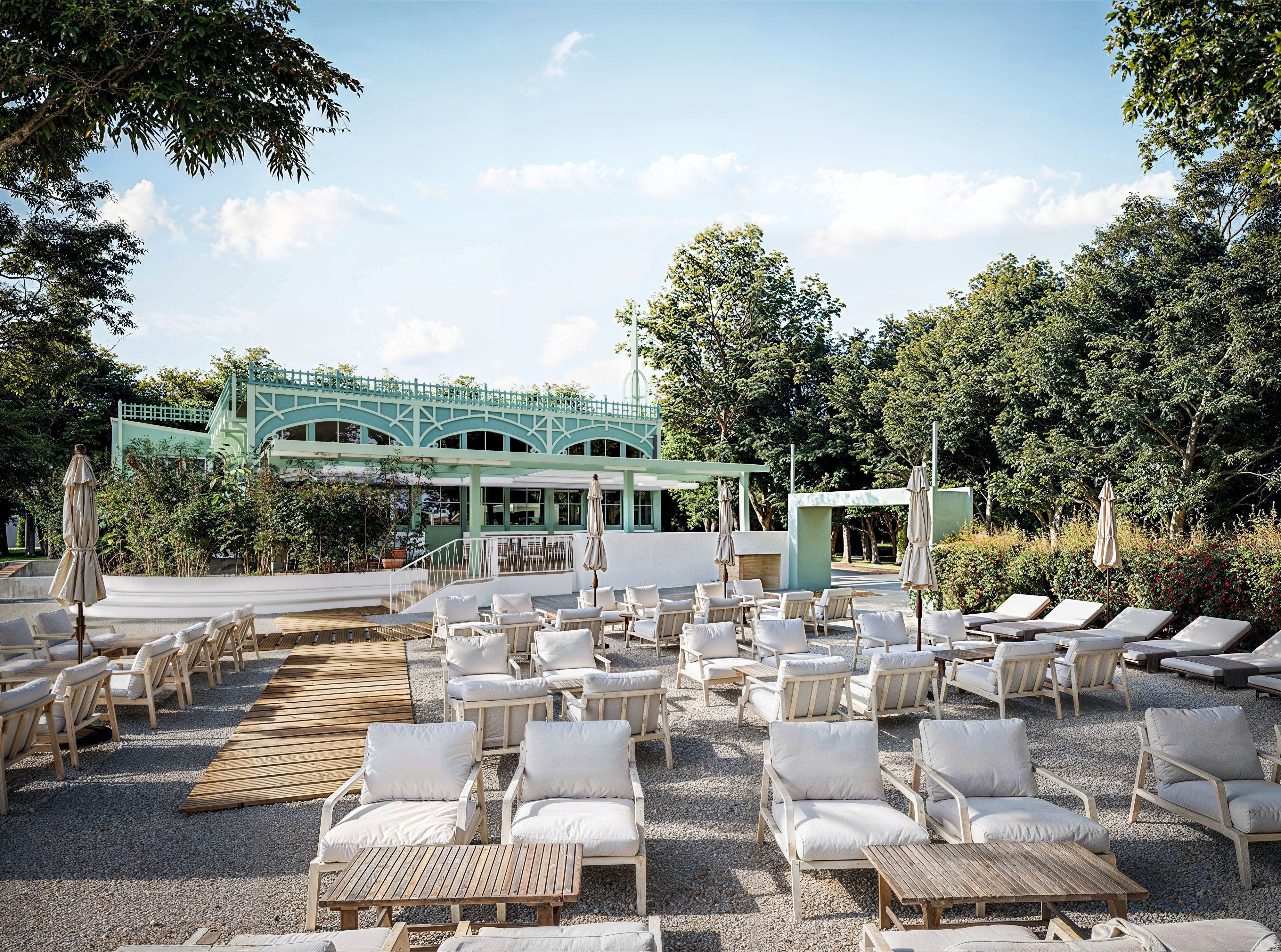 Perspectives 3D extÃ©rieure du projet de la plage et du bar